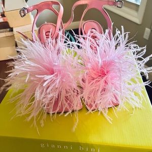 🌟Gianni Bini Feather Heels🌟